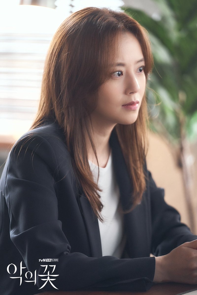 Lee Jun Ki - Moon Chae Won thử lòng nhau trong tập mới Flower Of Evil