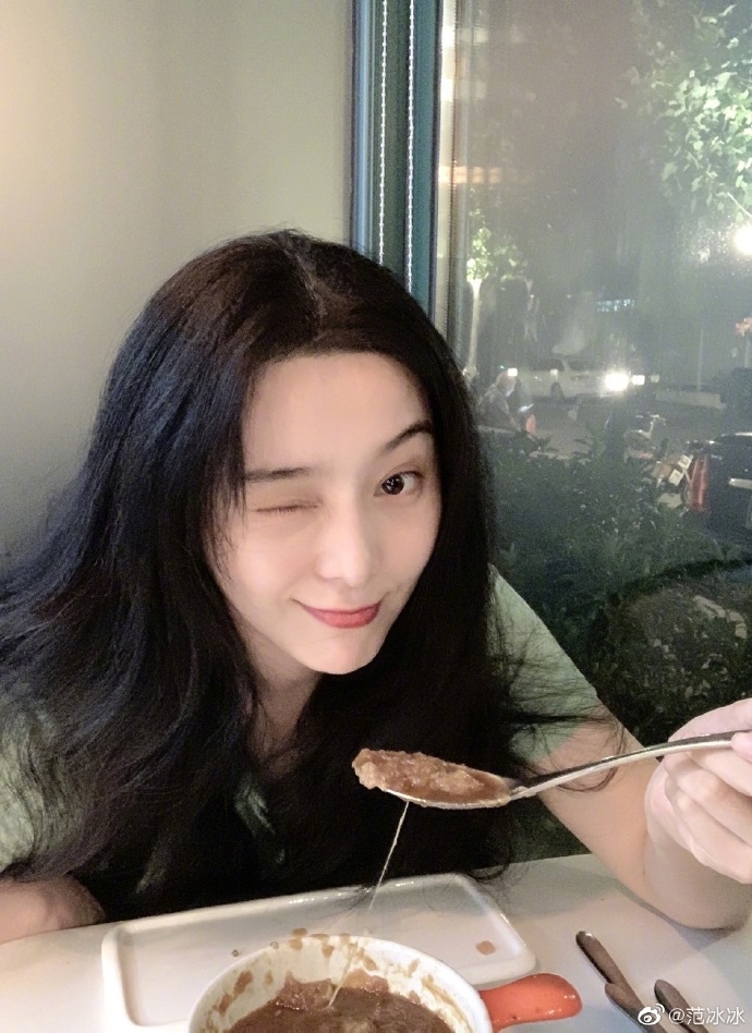 Phạm Băng Băng khoe ảnh đi ăn nhà hàng xa xỉ vả mặt anti