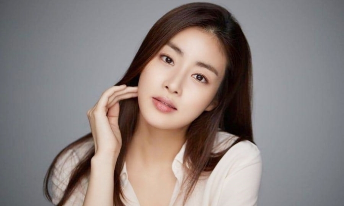 Kang Sora để lộ thân phận 'khủng' của hôn phu làm fan trầm trồ