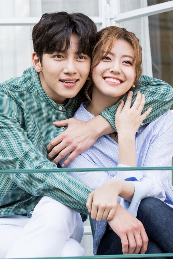 Hyun Bin - Son Ye Jin nằm trong top 10 cặp đôi Hàn được yêu thích nhất