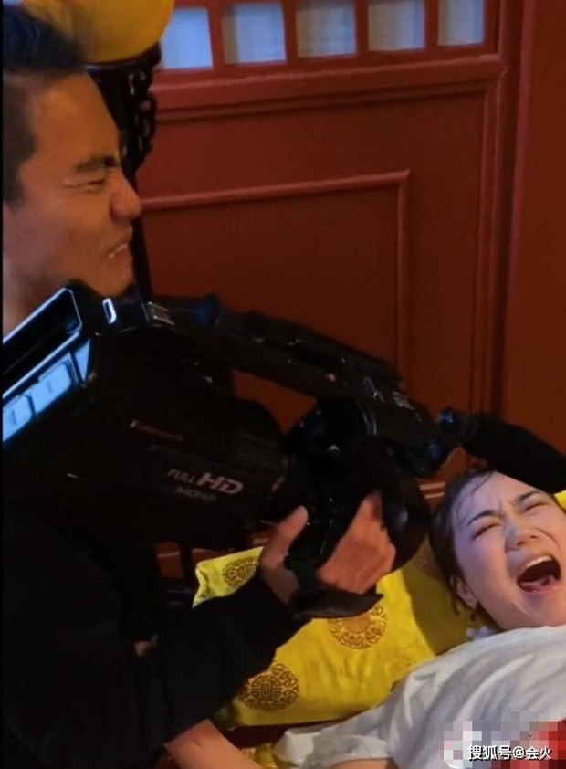 Hậu trường hài hước trong phim Hoa ngữ: Đẻ con bằng máy