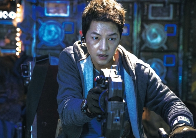 Song Joong Ki nhận nhiều bình luận trái chiều từ Knet ngày tái xuất
