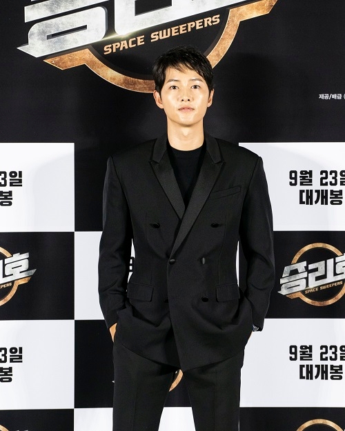 Song Joong Ki nhận nhiều bình luận trái chiều từ Knet ngày tái xuất