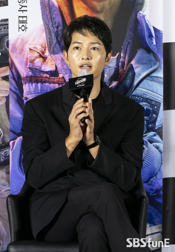 Song Joong Ki nhận nhiều bình luận trái chiều từ Knet ngày tái xuất