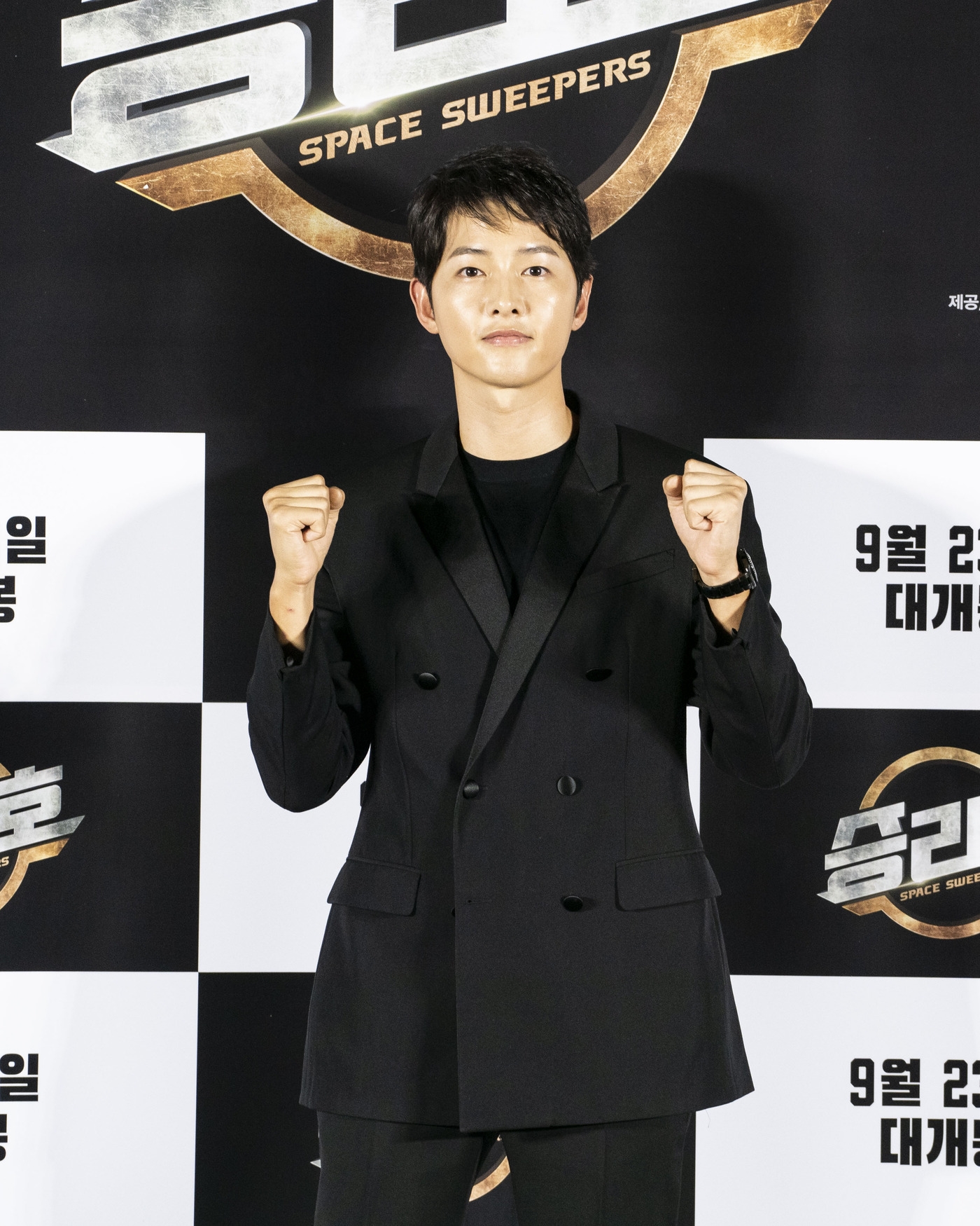 Song Joong Ki nhận nhiều bình luận trái chiều từ Knet ngày tái xuất