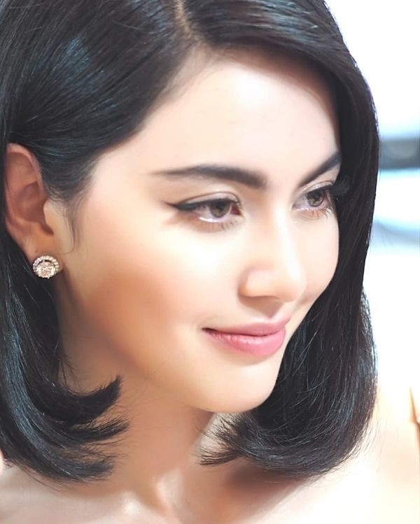 Baifern Pimchanok và những sao nữ Thái từng đóng vai chuyển giới
