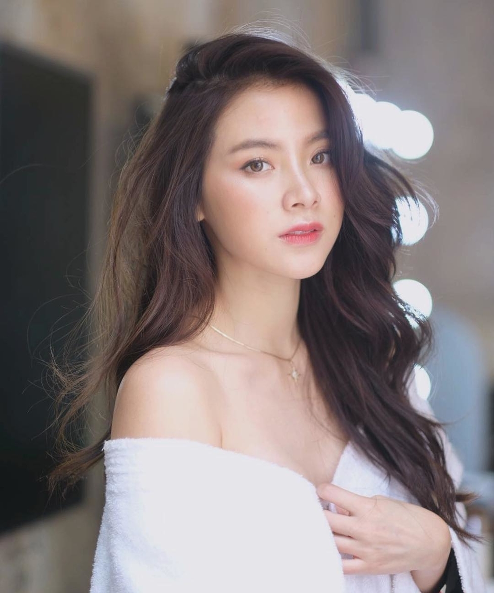 Baifern Pimchanok và những sao nữ Thái từng đóng vai chuyển giới