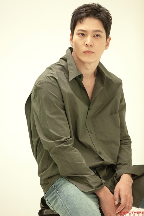 Joo Won thích thú tiết lộ tăng cân hậu xuất ngũ và vai diễn phim mới