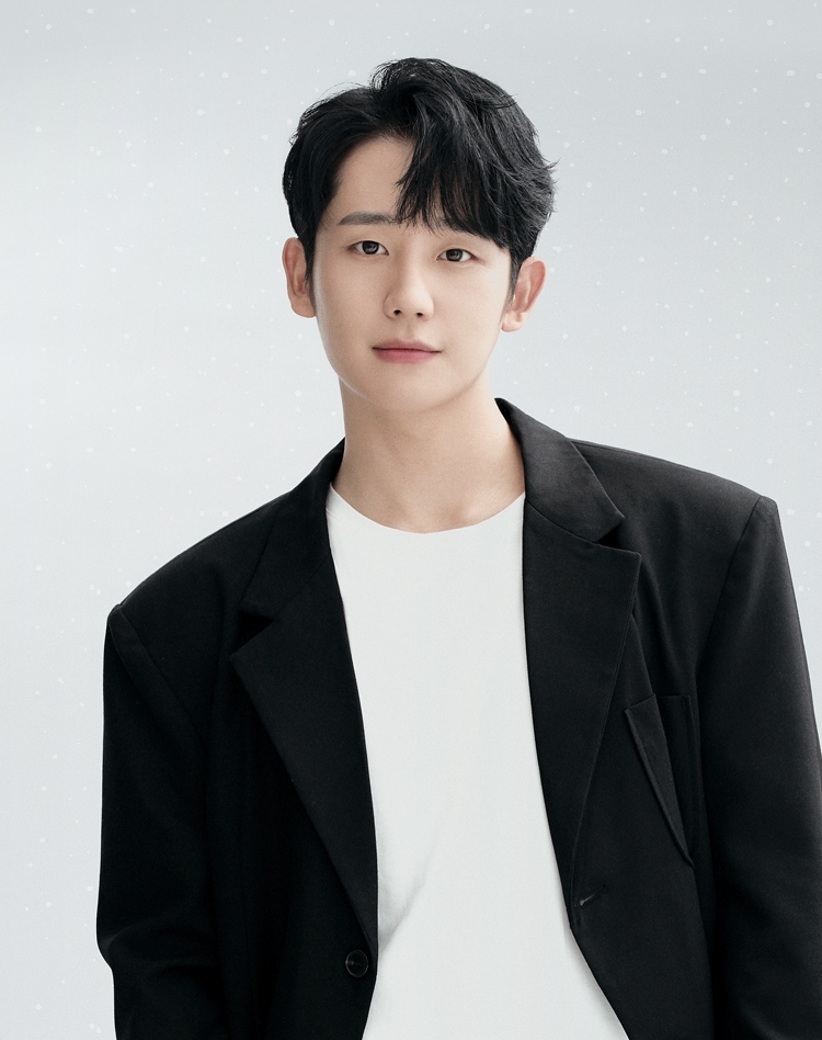 Jung Hae In xây dựng sự nghiệp vững vàng dù vào nghề muộn