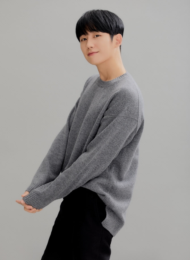 Jung Hae In xây dựng sự nghiệp vững vàng dù vào nghề muộn