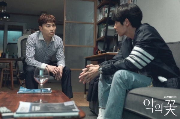 'Flower Of Evil' rating ổn định với những tình tiết căng thẳng mới