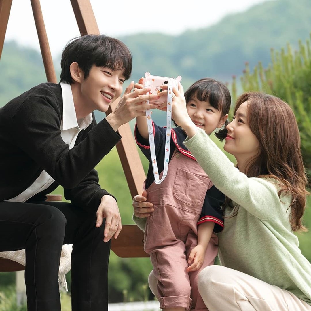 'Flower Of Evil' rating ổn định với những tình tiết căng thẳng mới