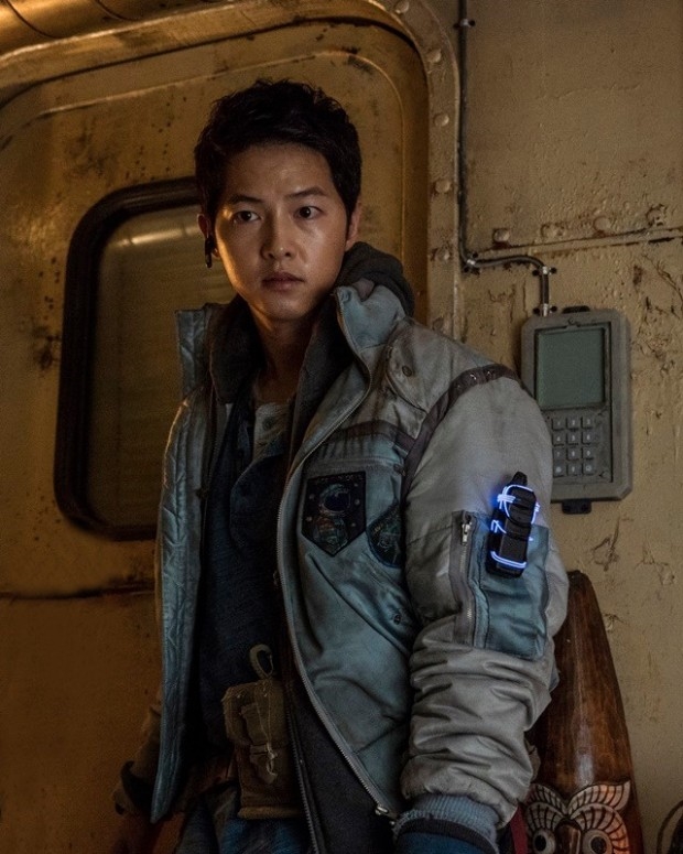 Song Joong Ki thông báo movie mới tiếp tục hoãn ra mắt lần thứ hai