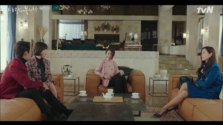 Son Ye Jin và 7 lần 'đụng hàng' hậu bối nhưng chưa từng thua kém