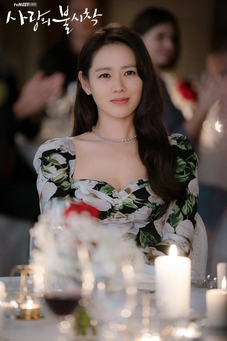 Son Ye Jin và 7 lần 'đụng hàng' hậu bối nhưng chưa từng thua kém