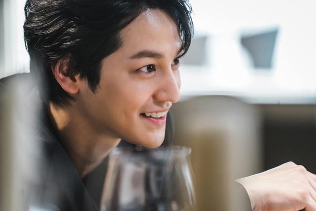 Kim Bum tung tạo hình quyến rũ và nguy hiểm cho vai diễn phản diện mới