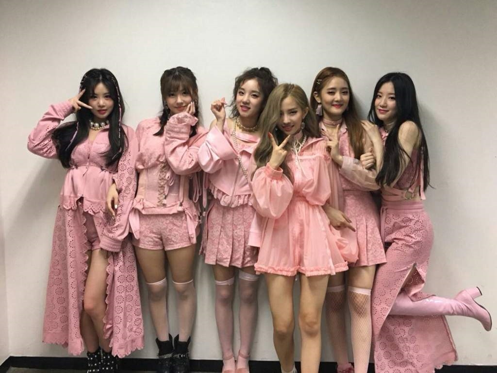 BLACKPINK và dàn mỹ nhân Hàn 'chào thua' những bộ trang phục lỗi này