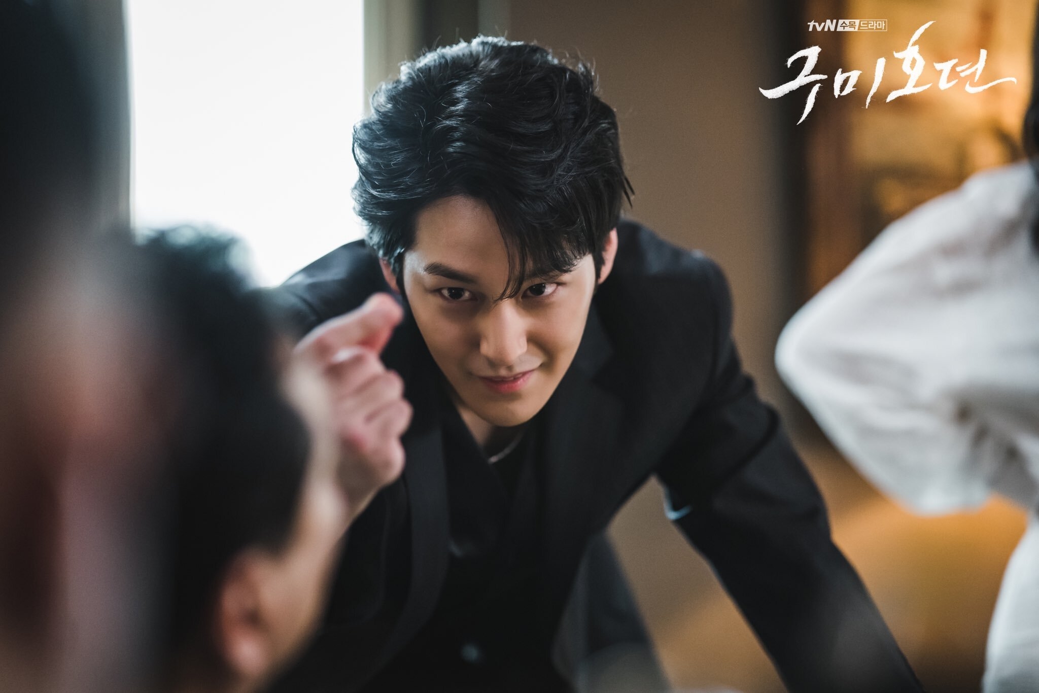 Kim Bum tung tạo hình quyến rũ và nguy hiểm cho vai diễn phản diện mới