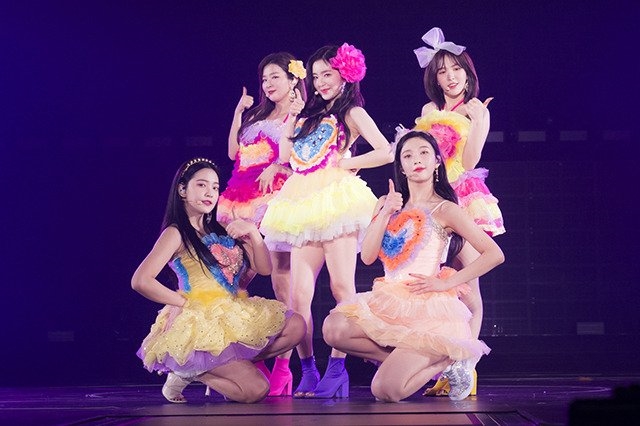 BLACKPINK và dàn mỹ nhân Hàn 'chào thua' những bộ trang phục lỗi này