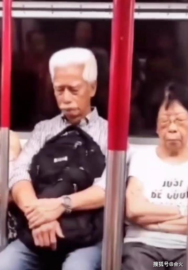 'Lâm Xung' Cao Hùng lộ diện ở tuổi 75, tóc bạc trắng