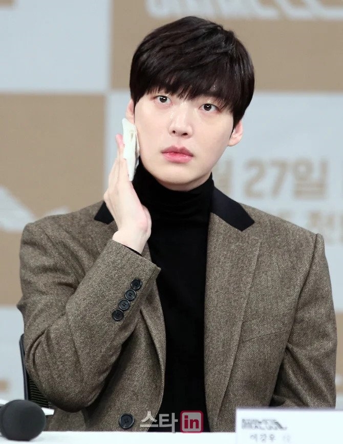 Goo Hye Sun nhận chỉ trích thậm tệ vì rũ bỏ chuyện ly hôn quá nhanh