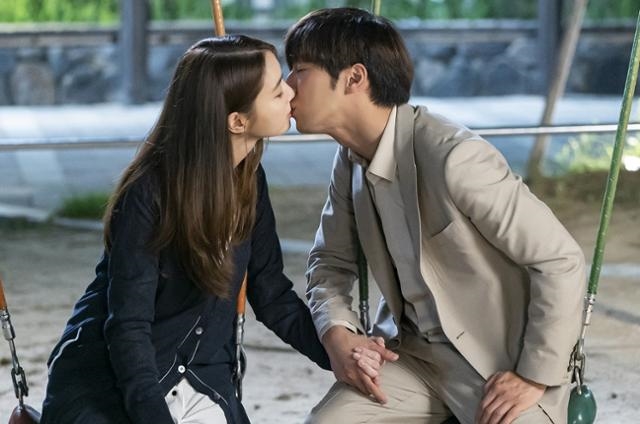 Lee Sang Yeob tiết lộ thú vị khi đóng cặp với 'vợ Lee Byung Hun'