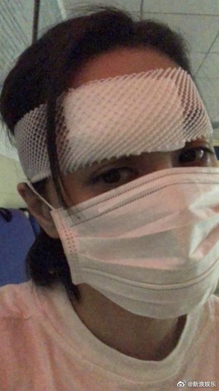 Chung Hân Đồng nhập viện nhưng chồng cũ tỏ ra vô tâm