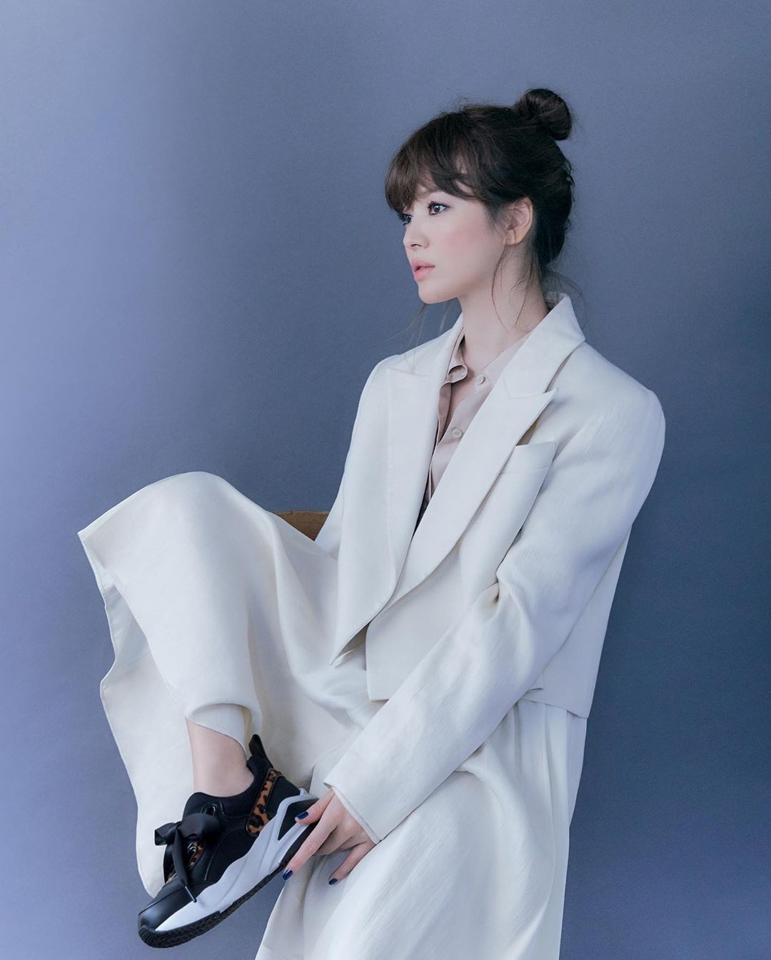 Song Hye Kyo gây bất ngờ với loạt ảnh mới phá cách và khí chất