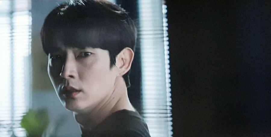 'Flower Of Evil' tung ảnh Moon Chae Won còng tay Lee Jun Ki