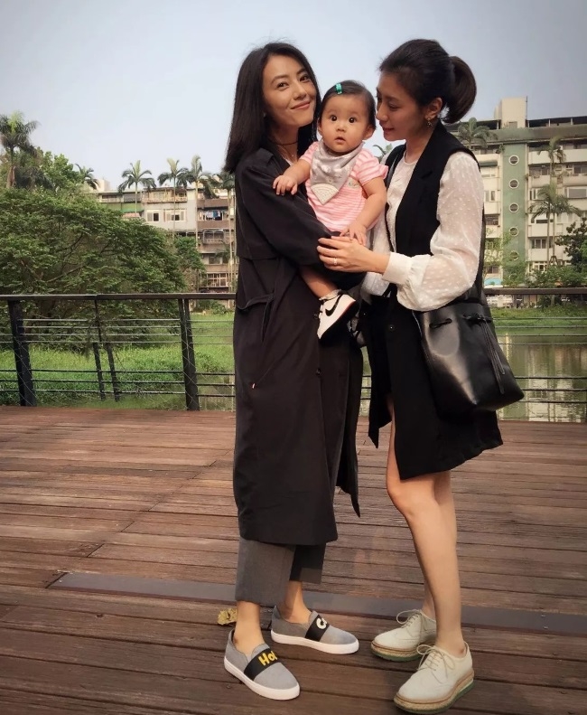 Giả Tịnh Văn - Cao Viên Viên và dàn bạn thân 'hoạn nạn có nhau'