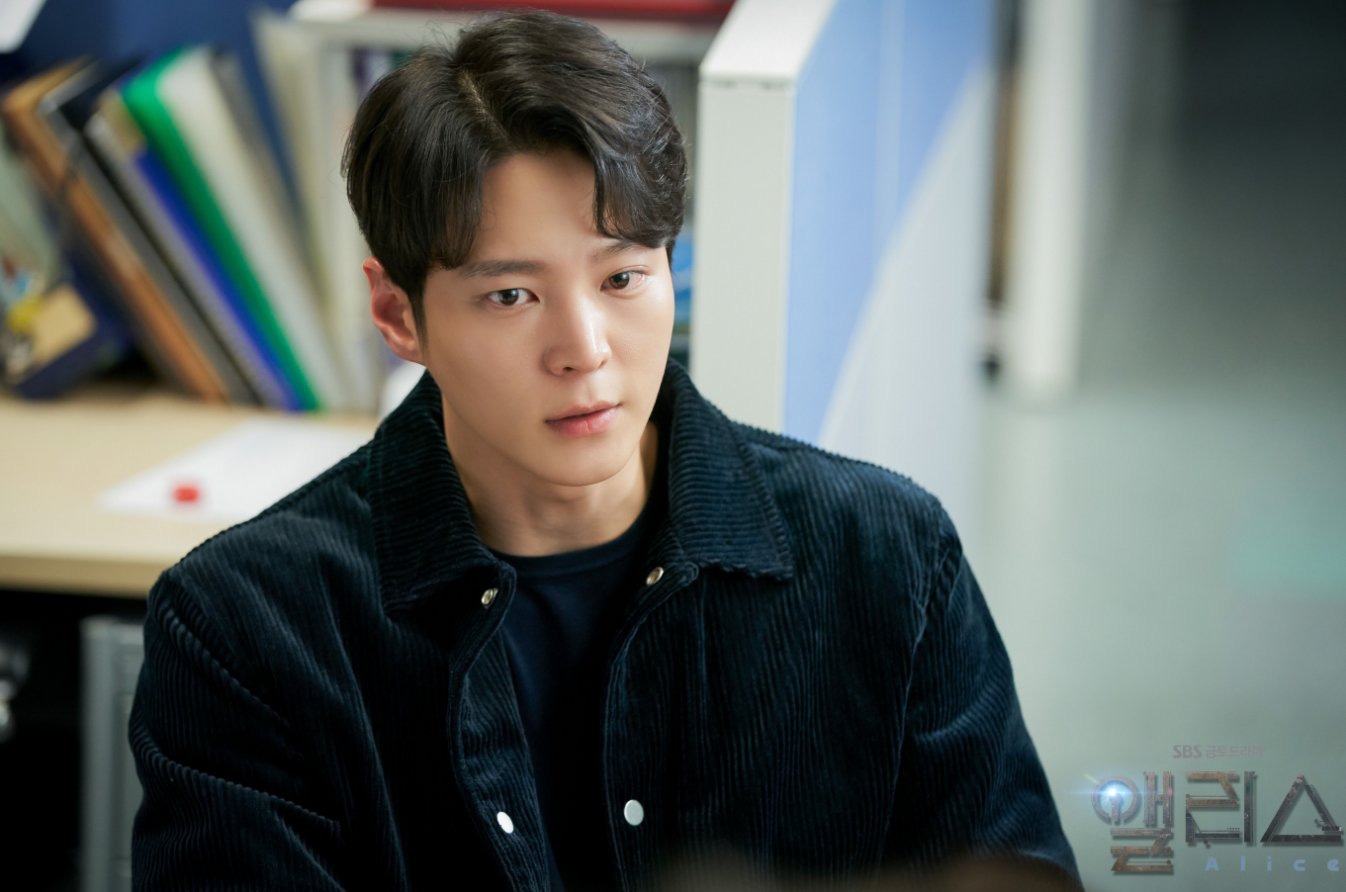 Lee Jun Ki dẫn đầu top 10 diễn viên Hàn được tìm nhiều nhất tháng 9