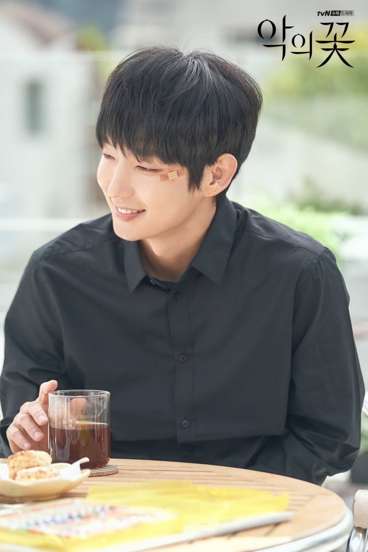 Lee Jun Ki dẫn đầu top 10 diễn viên Hàn được tìm nhiều nhất tháng 9