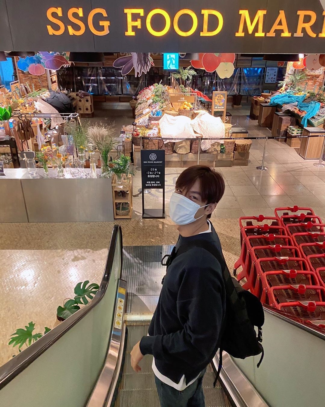 Lee Min Ho khoe ảnh đời thường đi siêu thị khiến fan thích thú