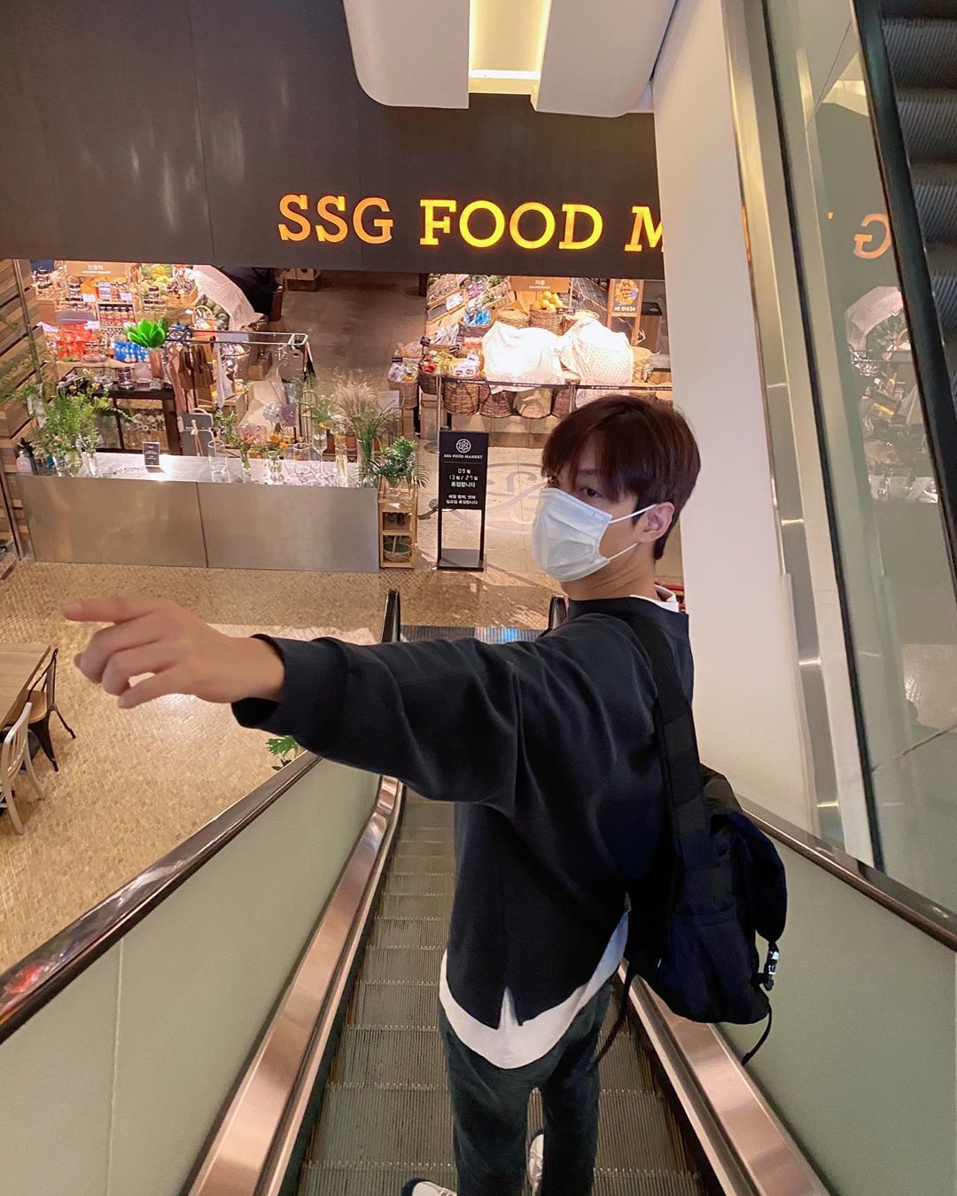 Lee Min Ho khoe ảnh đời thường đi siêu thị khiến fan thích thú