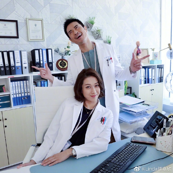 Chung Gia Hân khoe ảnh cùng Mã Quốc Minh và Trịnh Gia Dĩnh khi về TVB