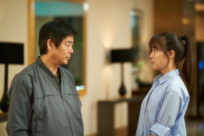 Ha Ji Won tái xuất màn ảnh rộng cùng 'ông bố quốc dân' Sung Dong Il