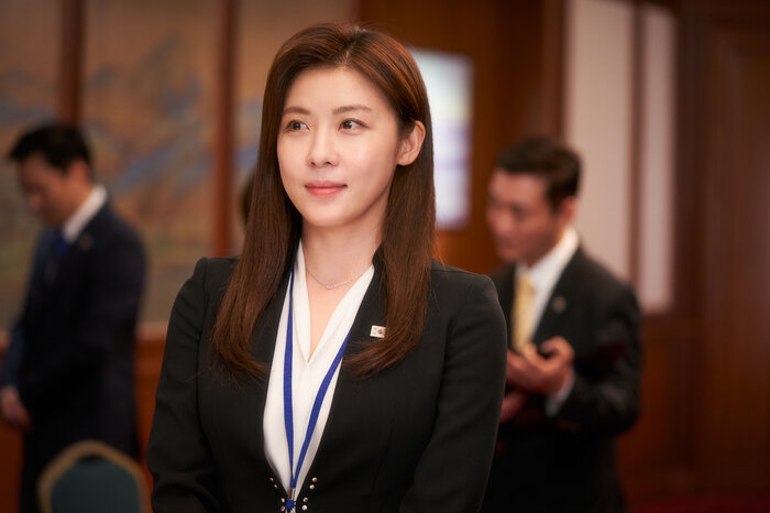 Ha Ji Won tái xuất màn ảnh rộng cùng 'ông bố quốc dân' Sung Dong Il