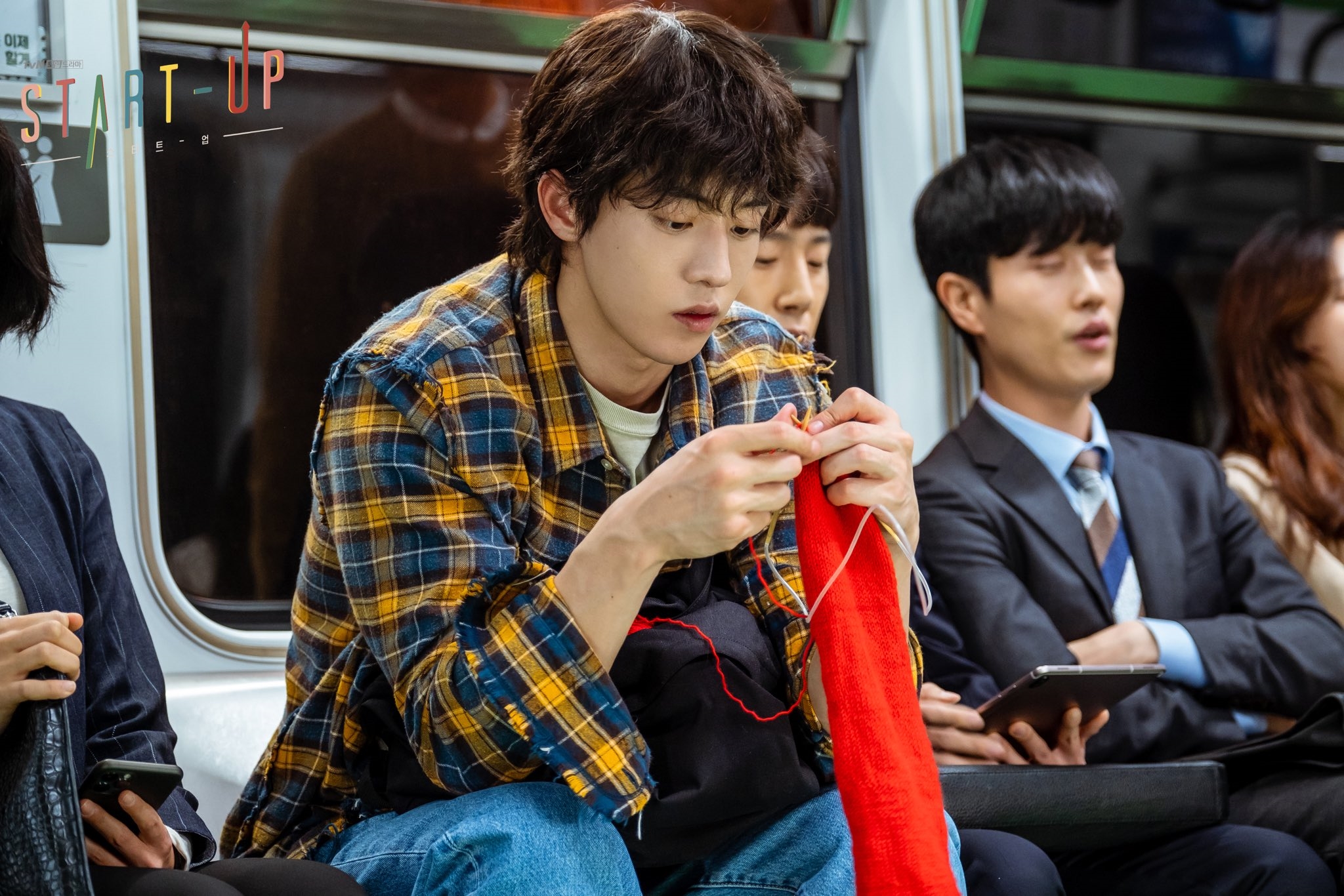Nam Joo Hyuk điển trai trong tạo hình phim mới đóng cặp Suzy