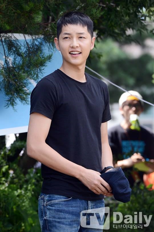 Song Joong Ki, Ji Chang Wook và loạt sao nam Hàn cạo trọc vẫn đẹp trai