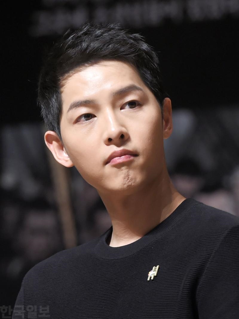 Song Joong Ki cùng loạt sao nam châu Á đội vợ lên đầu và cái kết