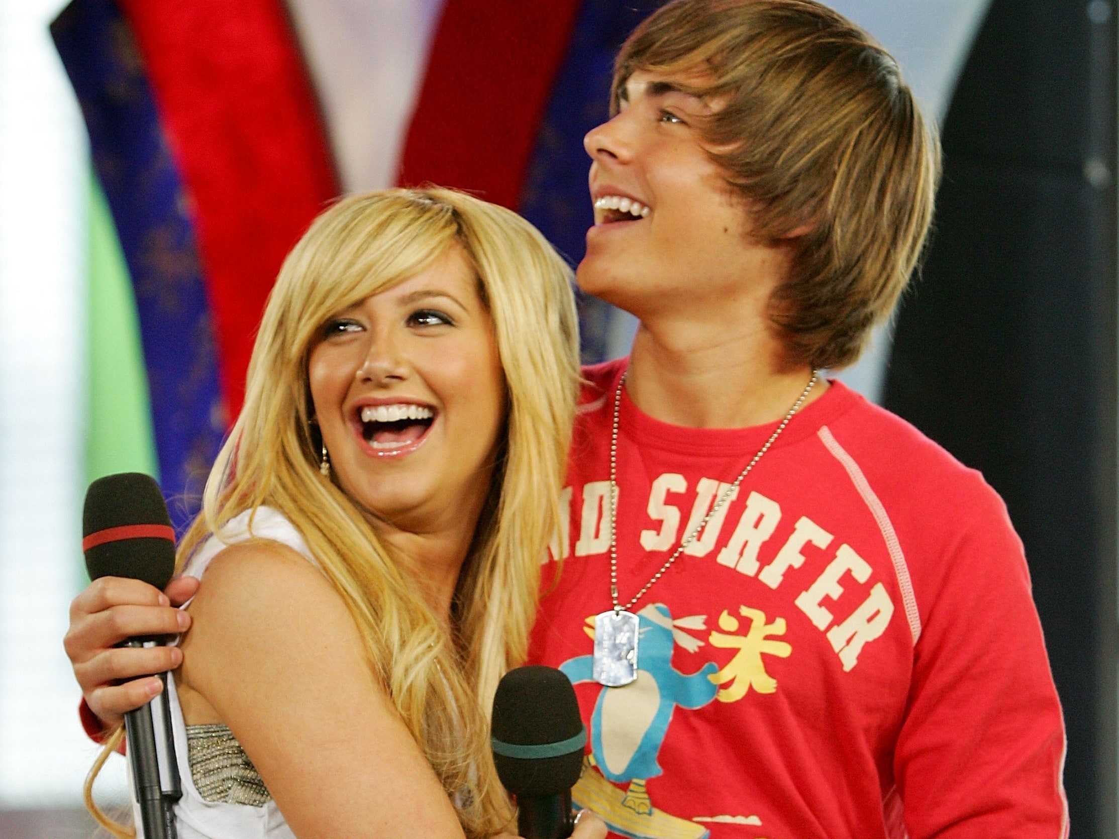 Ashley Tisdale thông báo mang thai sau 6 năm kết hôn