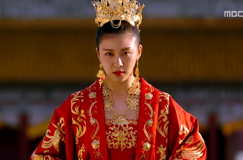 Ha Ji Won, Ji Chang Wook mất dần hào quang sau 7 năm đóng Hoàng Hậu Ki