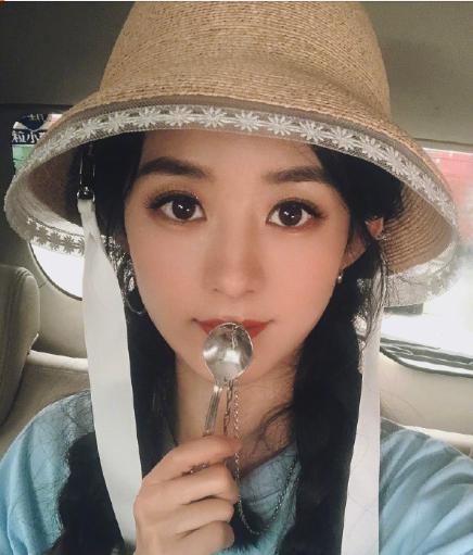 Triệu Lệ Dĩnh lại hóa 'thánh ăn' khi quay phim mới