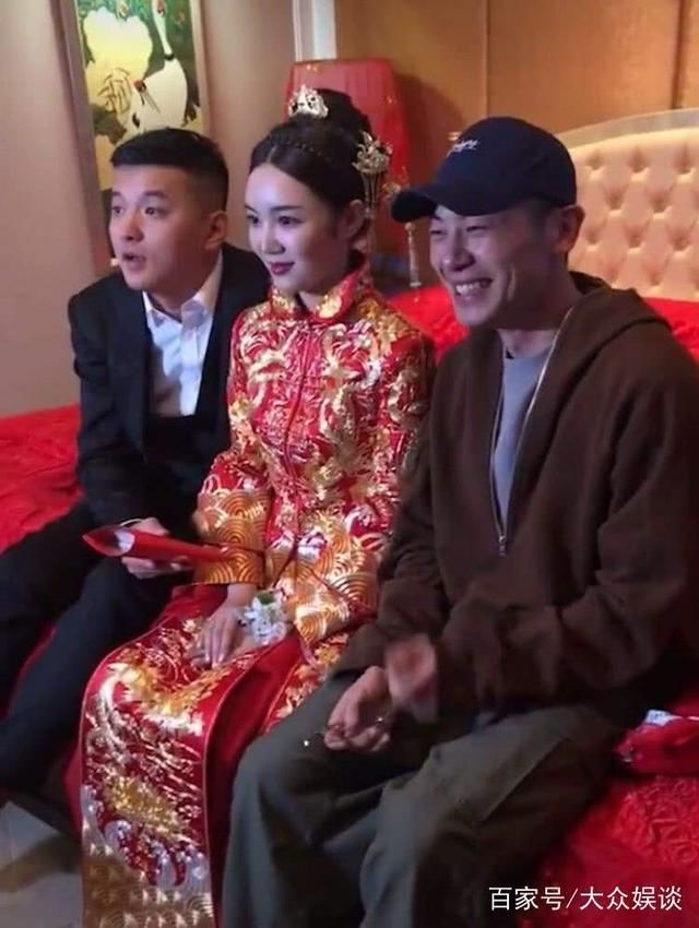 Dương Mịch, Đặng Luân và cách dàn sao Hoa Ngữ 'lên đồ' đi đám cưới