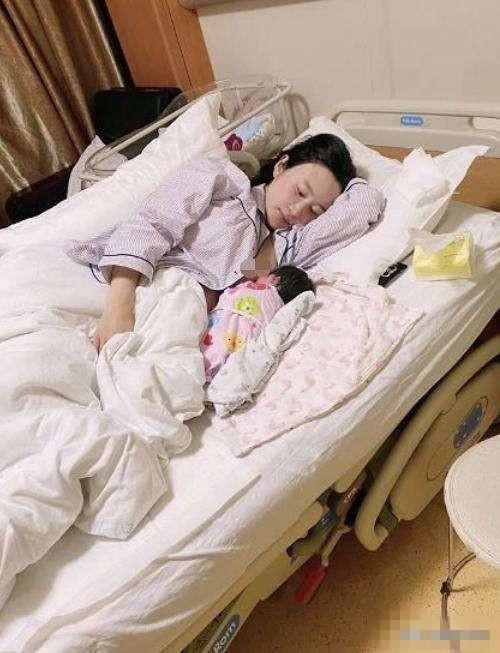 Trương Kỷ Trung có thêm con gái ở tuổi U70 với trợ lý kém 31 tuổi