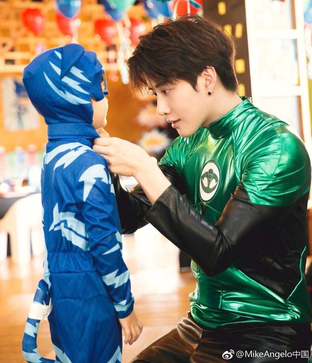Mike Angelo được fan Trung quyên góp tiền để giành quyền nuôi con