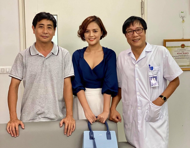 Thu Quỳnh cùng 'tình địch' Về Nhà Đi Con đọ sắc ra mắt phim mới Lửa Ấm