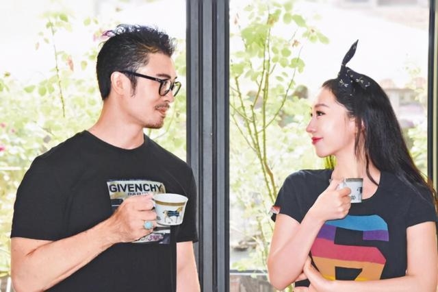 'Hư Trúc' Phàn Thiếu Hoàng và vợ thông báo tin mang thai lần 2