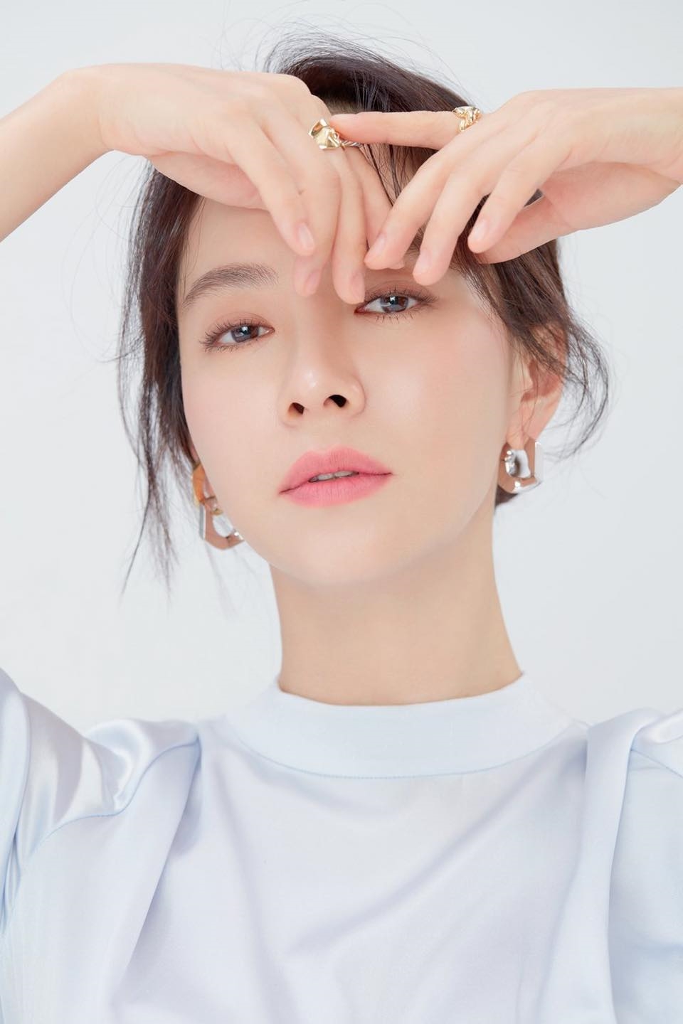 Song Ji Hyo khoe bộ ảnh đẹp rạng ngời, nhan sắc không đổi ở tuổi 40