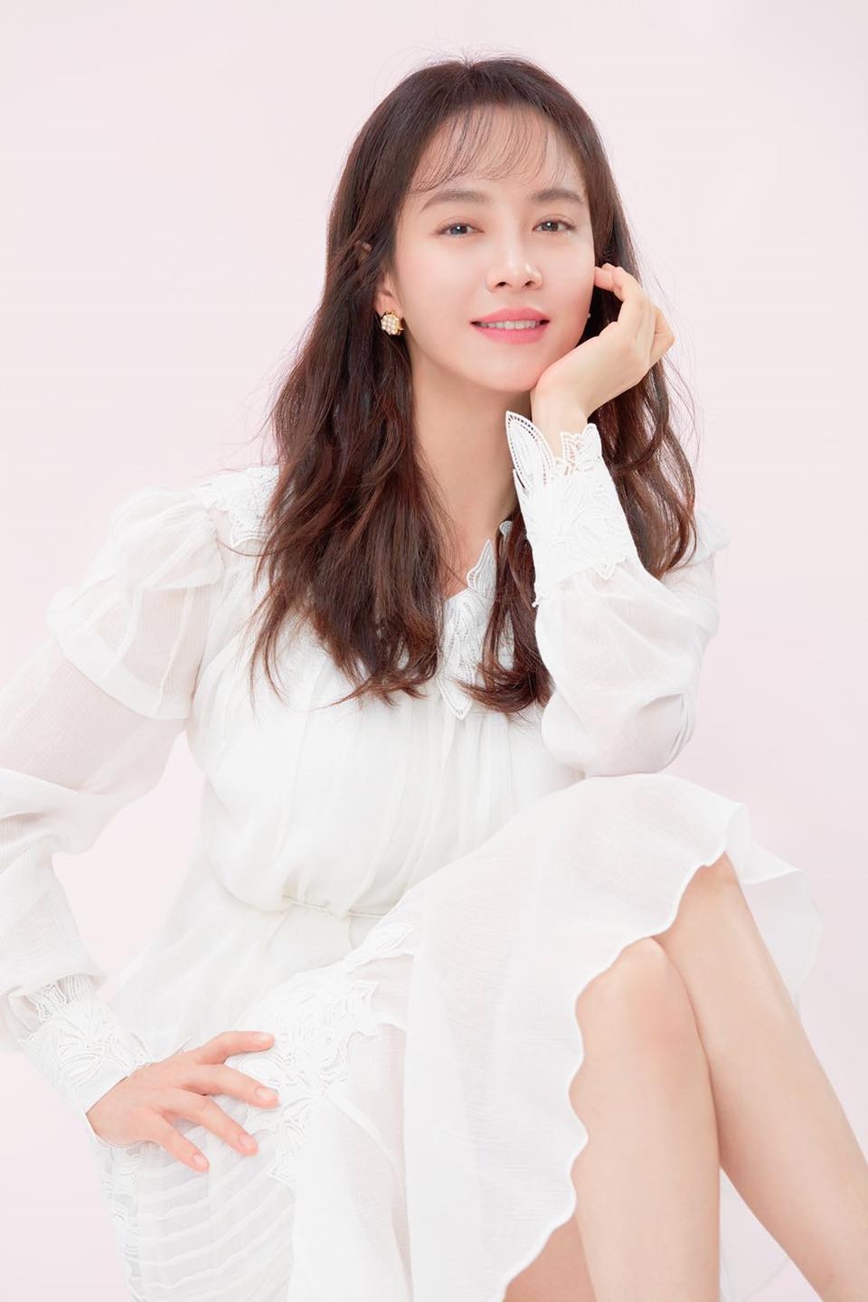 Song Ji Hyo khoe bộ ảnh đẹp rạng ngời, nhan sắc không đổi ở tuổi 40